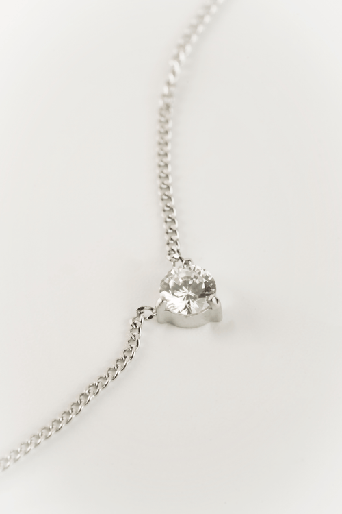 close up solitaire cz necklace 4mm stone