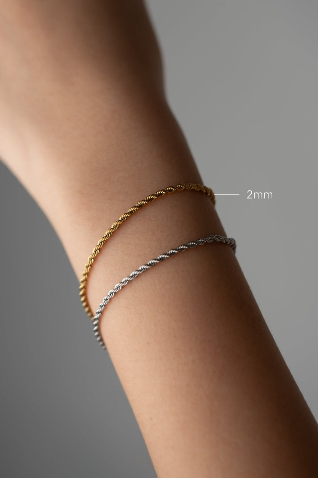 twist chain bracelet thickness options close up