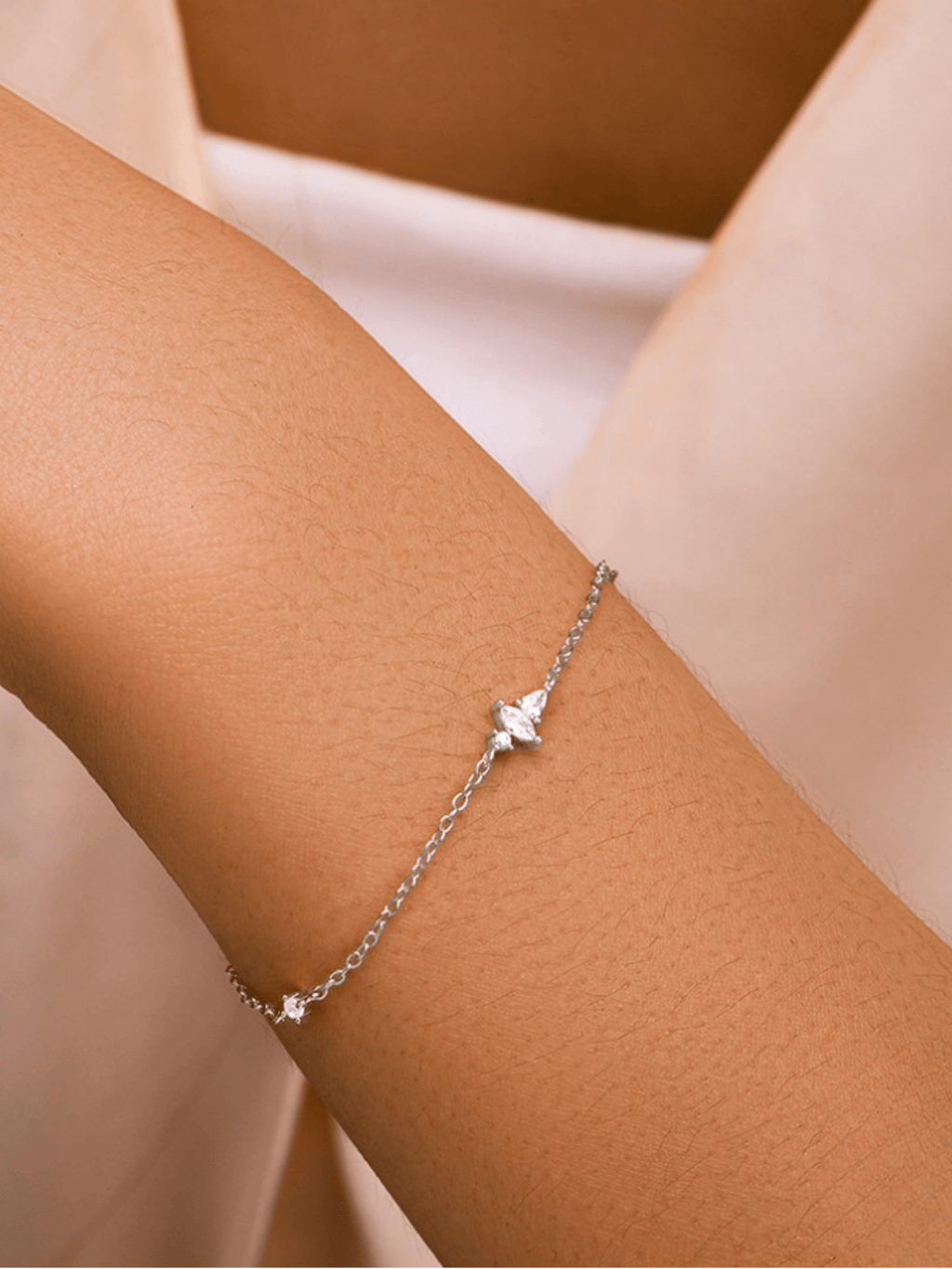 NORTH Sparkling Diamonds Sterling Silver Bracelet - Minimalist Lab
