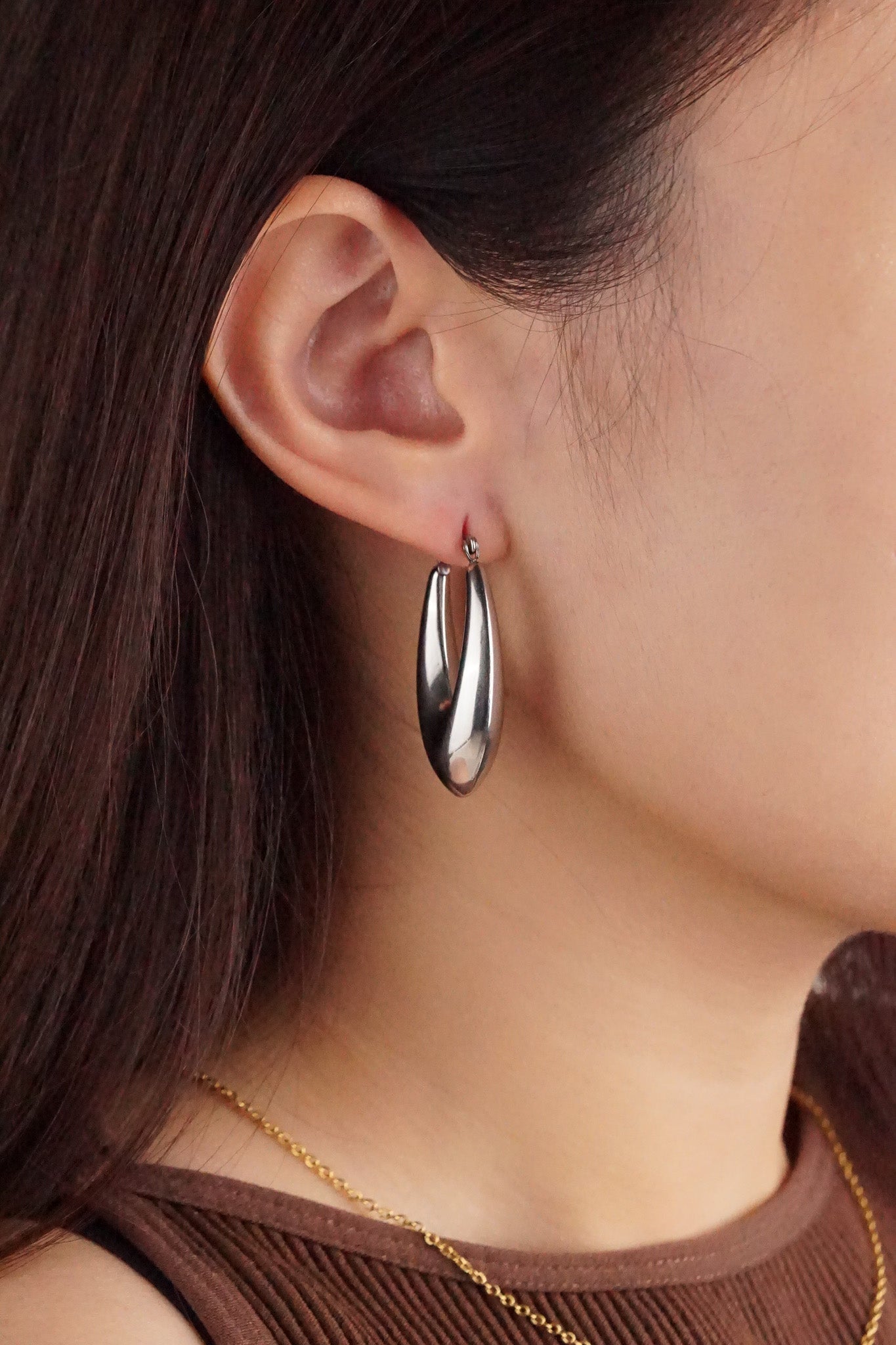 Jayda U - Shaped Hoop Earrings - Minimalist Lab