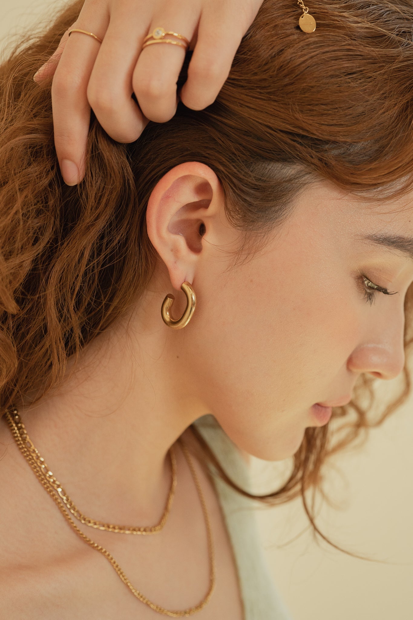 Side profile of Gaia Chunky G-Shaped Earrings