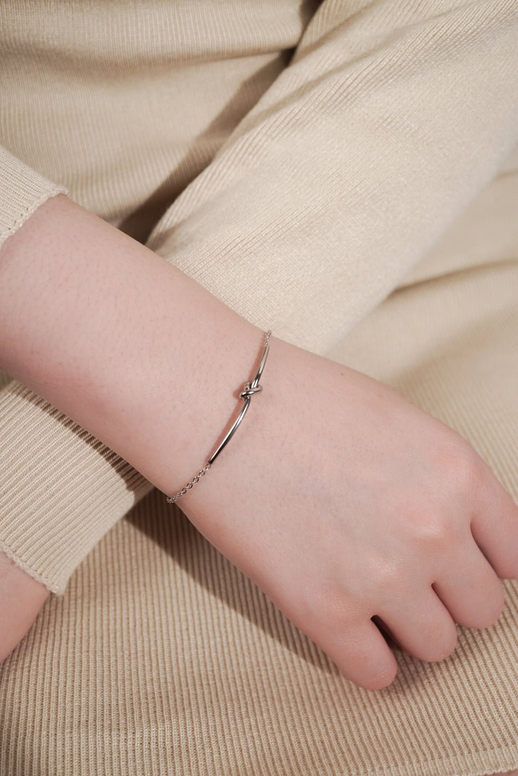 Close-up of fixed knot centrepiece on MNML Knot Bracelet — titanium knot detail