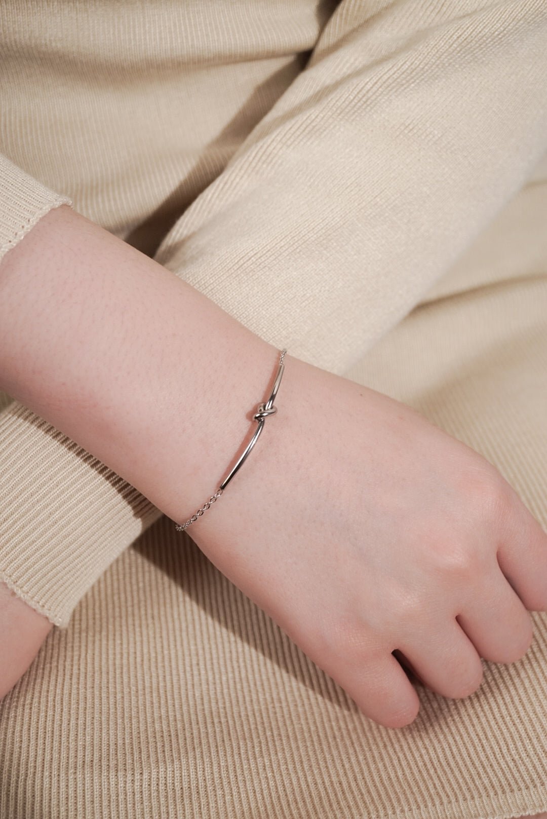 Close-up of fixed knot centrepiece on MNML Knot Bracelet — titanium knot detail